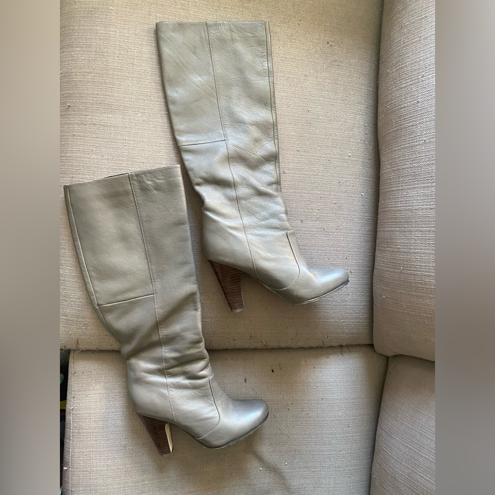 70s style grey slouchy boots. Size 9.